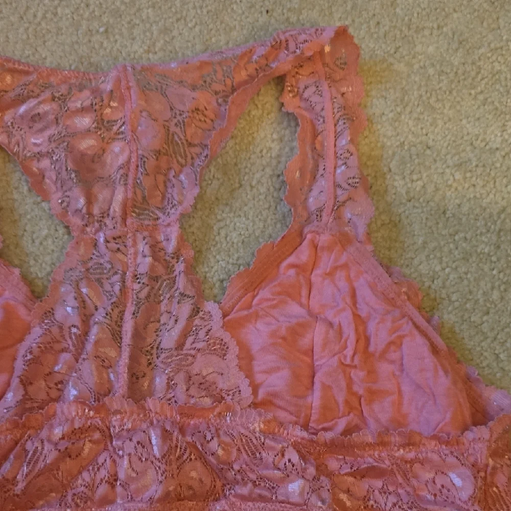 Zenana Outfitters Lace Bandeau in Coral